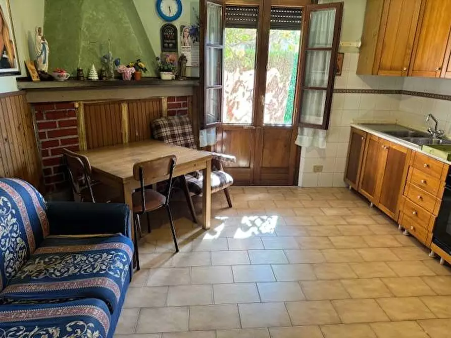 Immagine 12 di Villa in vendita  a Massa