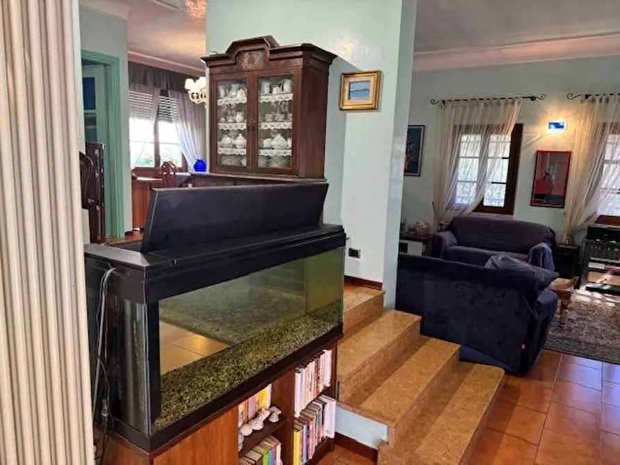 Immagine 7 di Villa in vendita  a Massa