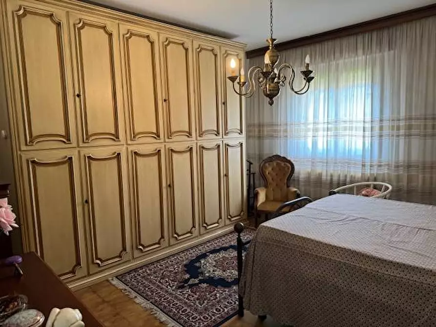 Immagine 39 di Villa in vendita  a Massa