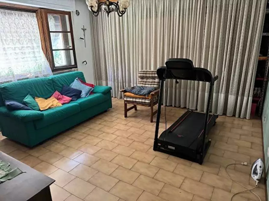 Immagine 10 di Villa in vendita  a Massa