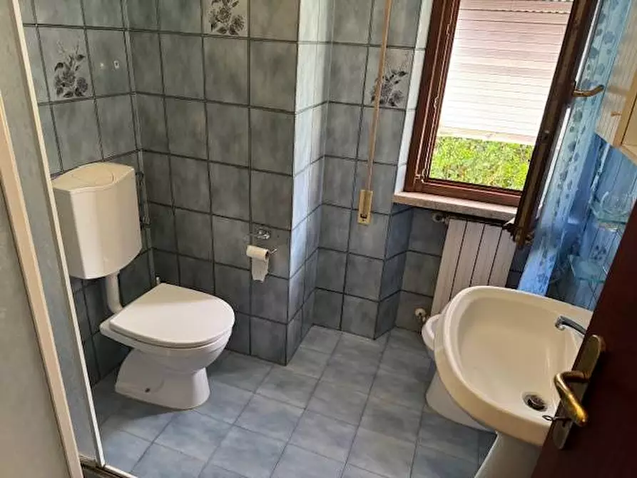 Immagine 11 di Villa in vendita  a Massa