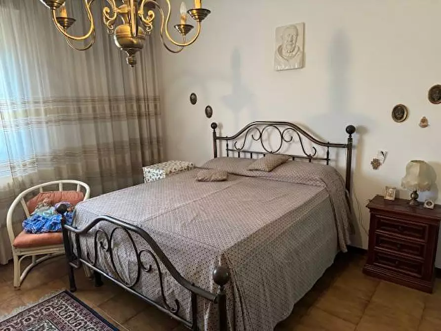 Immagine 18 di Villa in vendita  a Massa