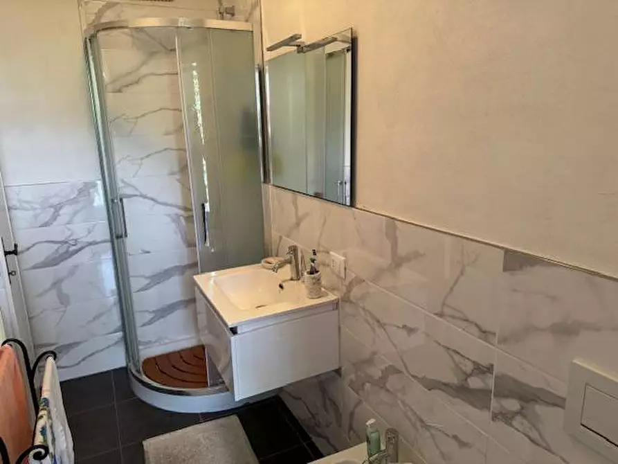 Immagine 6 di Appartamento in vendita  a Montignoso