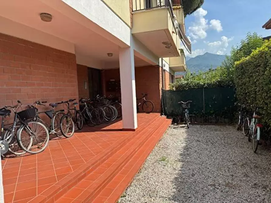 Immagine 11 di Appartamento in vendita  a Montignoso