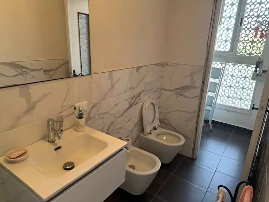 Immagine 5 di Appartamento in vendita  a Montignoso