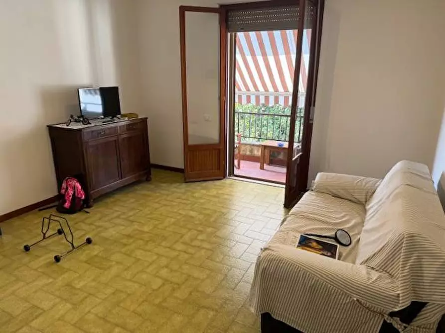 Immagine 10 di Appartamento in vendita  a Montignoso