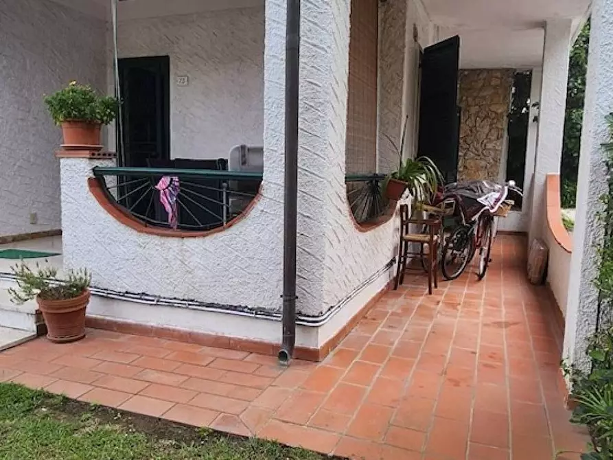 Immagine 3 di Appartamento in vendita  a Montignoso