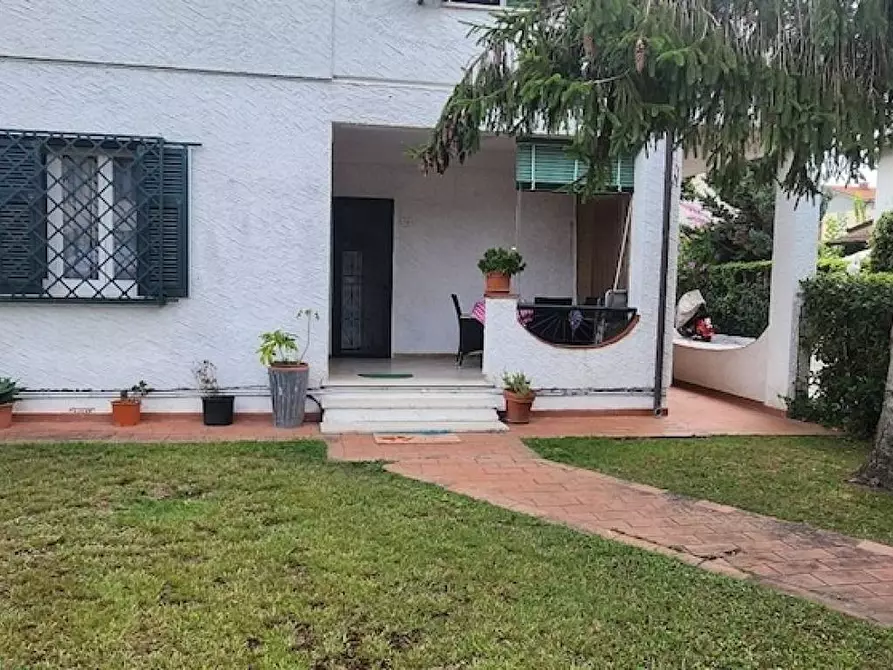 Immagine 4 di Appartamento in vendita  a Montignoso