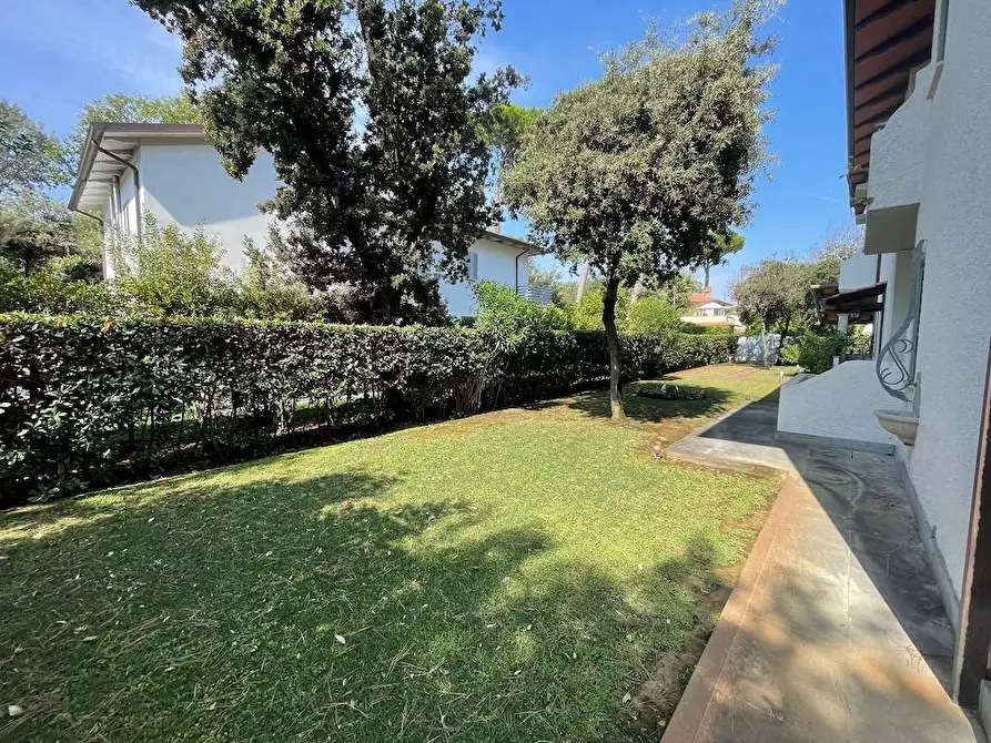 Immagine 8 di Casa bifamiliare in vendita  a Forte Dei Marmi