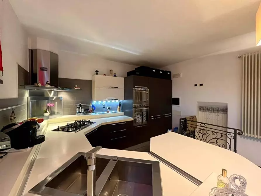 Immagine 7 di Villa in vendita  a Montignoso