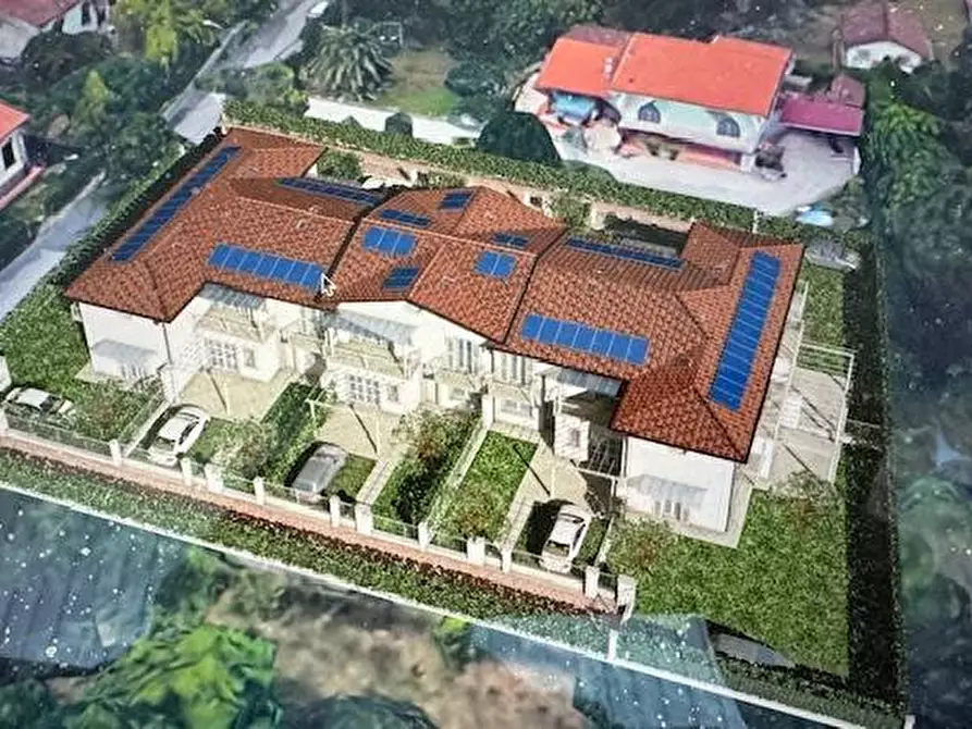 Immagine 6 di Villetta a schiera in vendita  a Montignoso