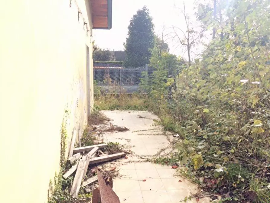 Immagine 15 di Villa in vendita  a Massa