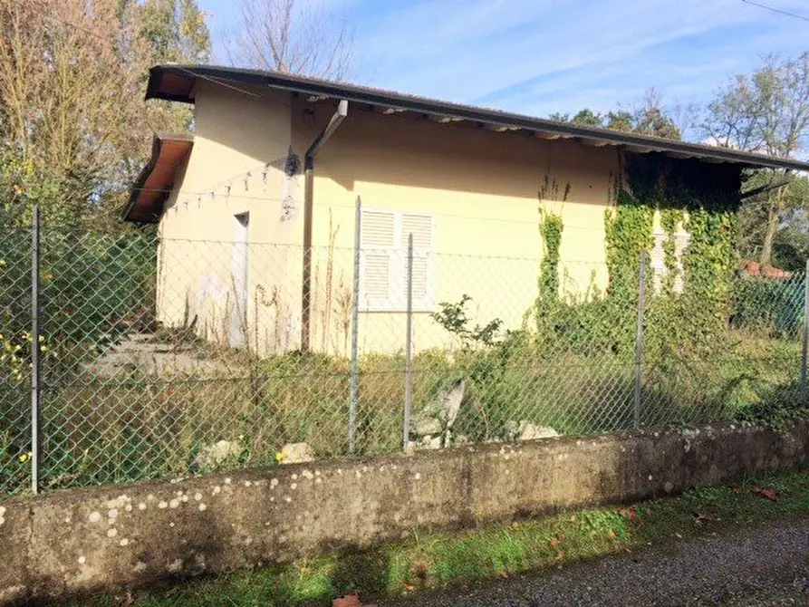 Immagine 5 di Villa in vendita  a Massa