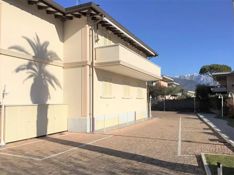 Immagine 3 di Appartamento in affitto  a Massa