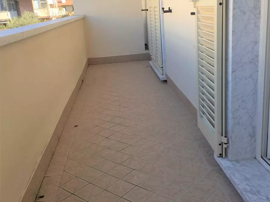Immagine 13 di Appartamento in affitto  a Massa