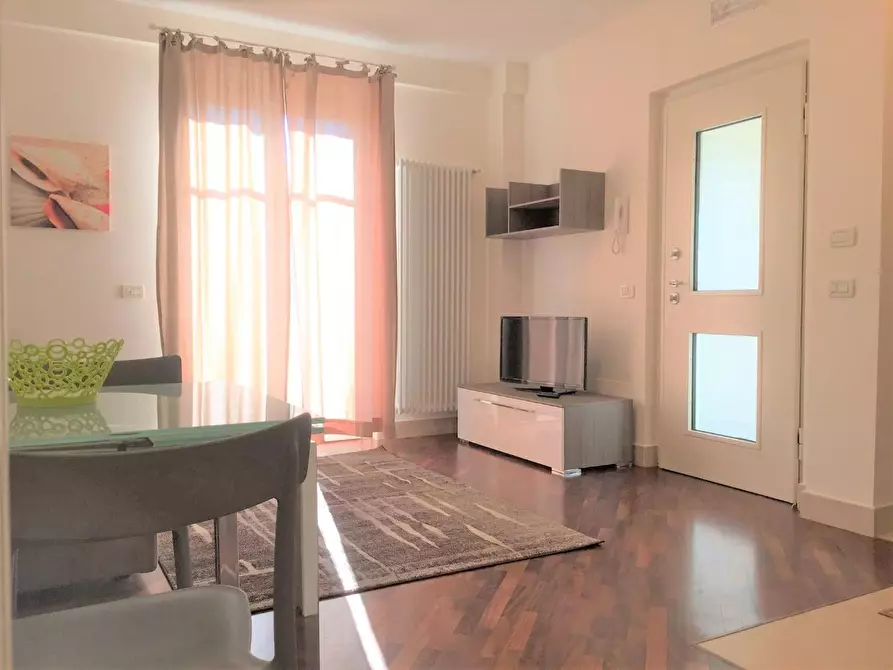 Immagine 5 di Appartamento in affitto  a Massa