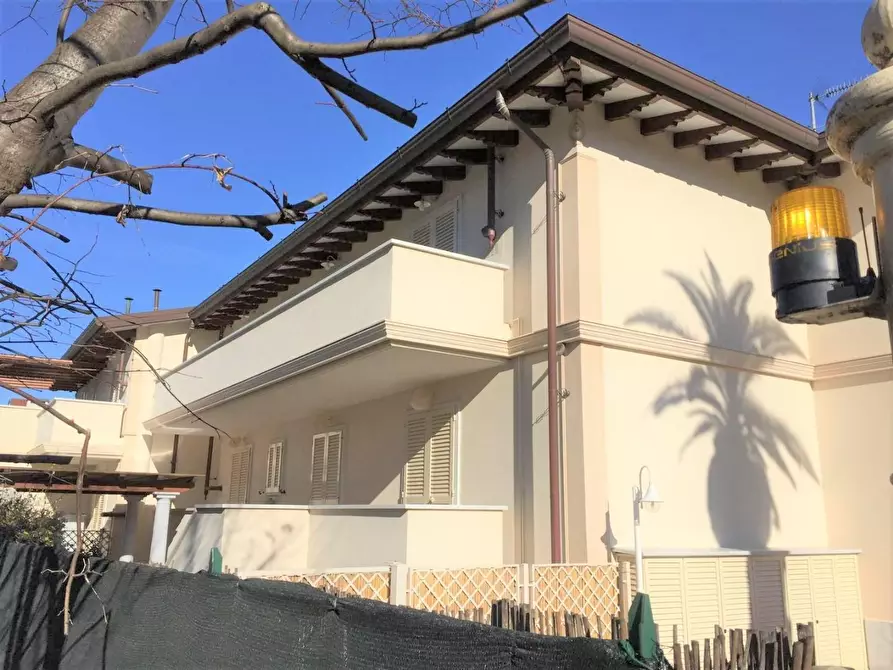 Immagine 2 di Appartamento in affitto  a Massa