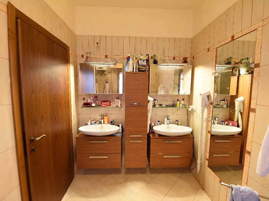 Immagine 24 di Casa bifamiliare in vendita  a Casole D'elsa