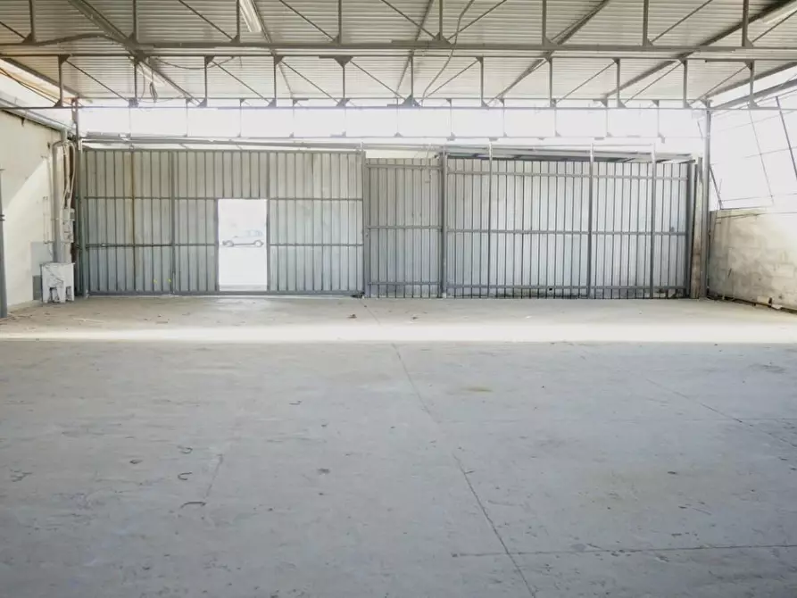 Immagine 2 di Magazzino in affitto  a San Giuliano Terme