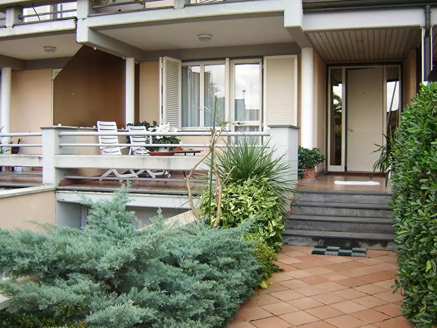 Immagine 1 di Villetta a schiera in vendita  a Viareggio
