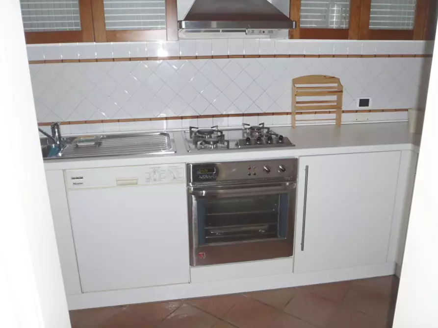 Immagine 9 di Villetta a schiera in vendita  a Viareggio