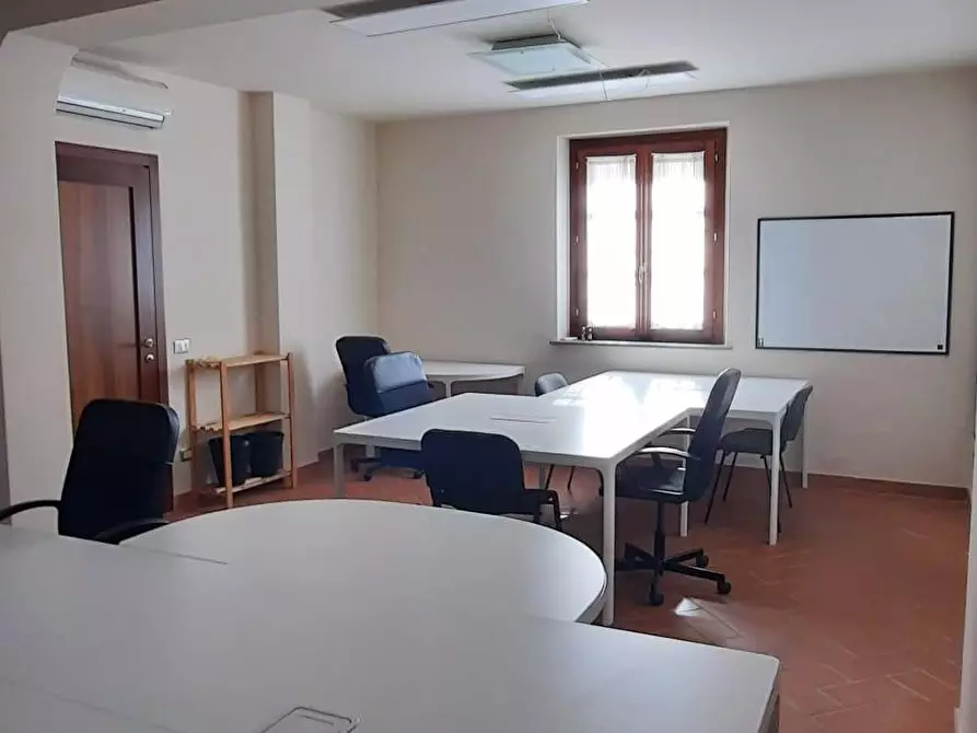 Immagine 19 di Ufficio in affitto  a Pisa