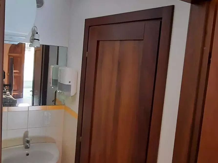 Immagine 12 di Ufficio in affitto  a Pisa