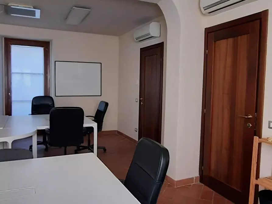 Immagine 17 di Ufficio in affitto  a Pisa