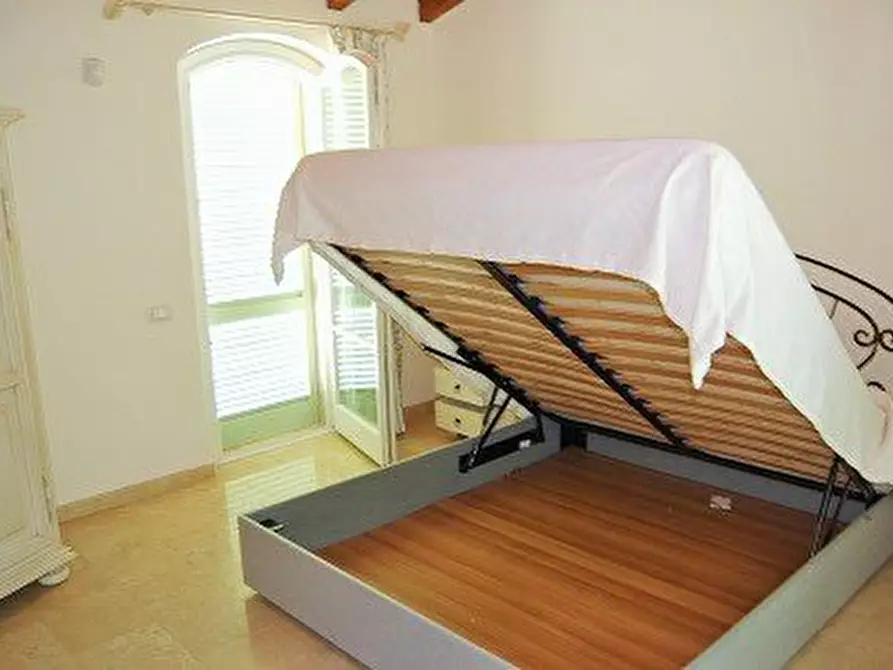 Immagine 11 di Casa trifamiliare in vendita  a Montignoso