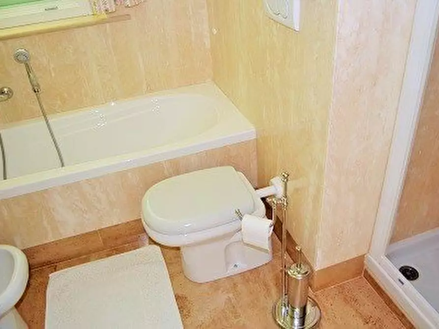 Immagine 18 di Casa trifamiliare in vendita  a Montignoso