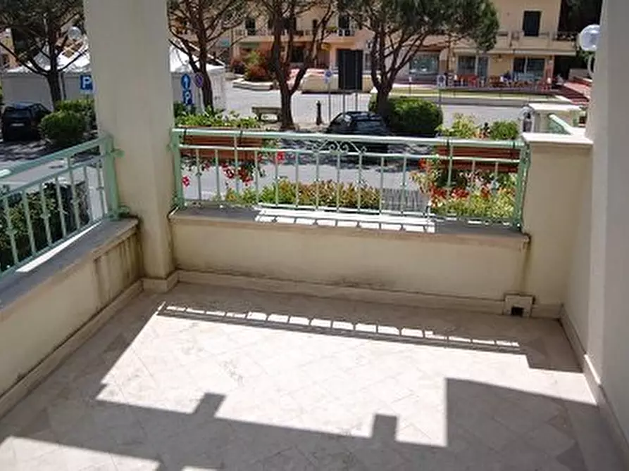 Immagine 21 di Casa trifamiliare in vendita  a Montignoso