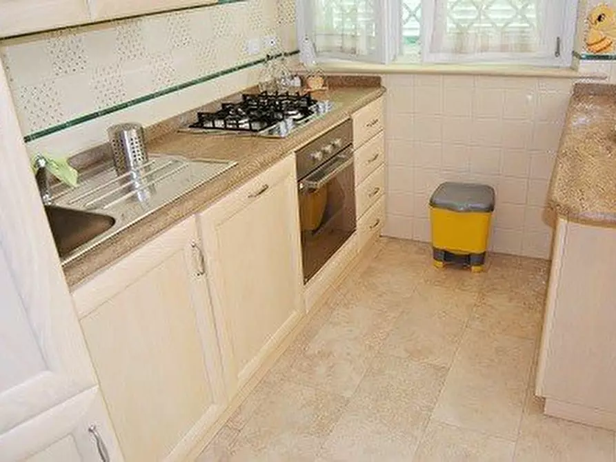 Immagine 10 di Casa trifamiliare in vendita  a Montignoso