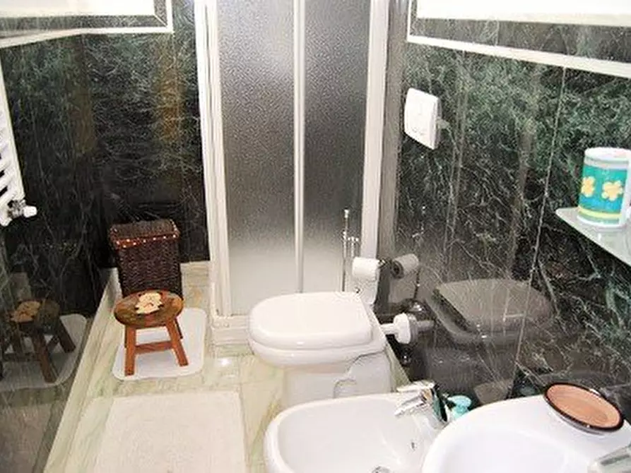 Immagine 14 di Casa trifamiliare in vendita  a Montignoso