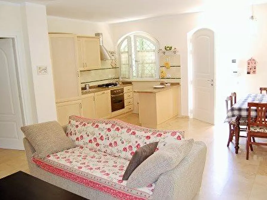 Immagine 7 di Casa trifamiliare in vendita  a Montignoso