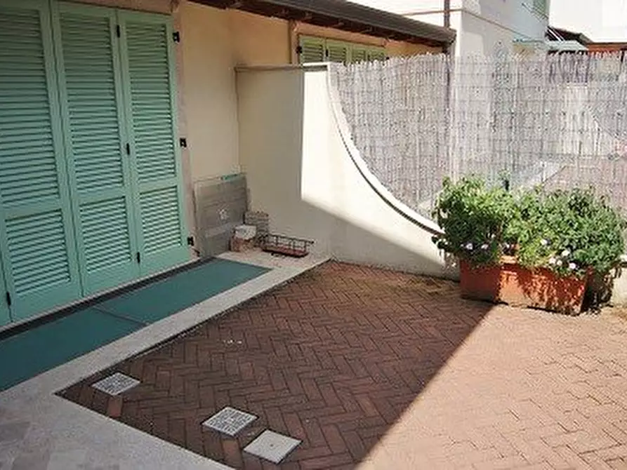 Immagine 4 di Casa trifamiliare in vendita  a Montignoso