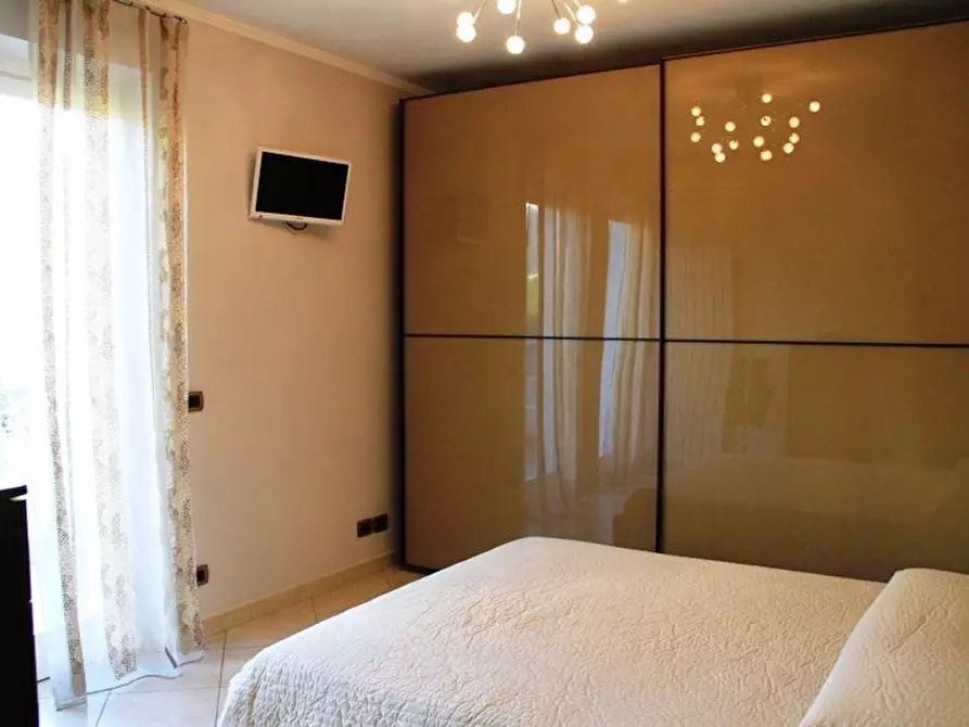 Immagine 10 di Casa trifamiliare in vendita  a Massa