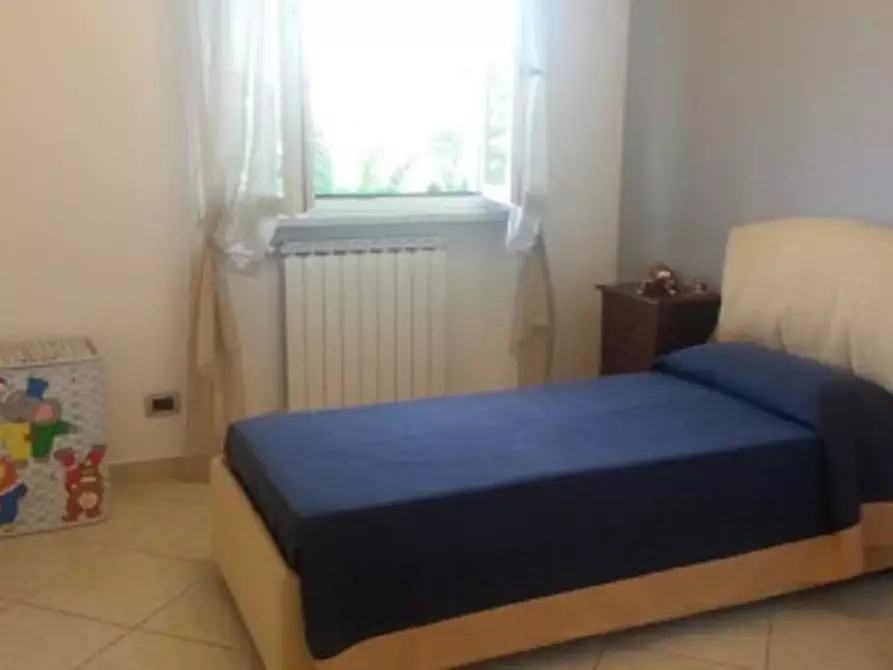 Immagine 11 di Casa trifamiliare in vendita  a Massa