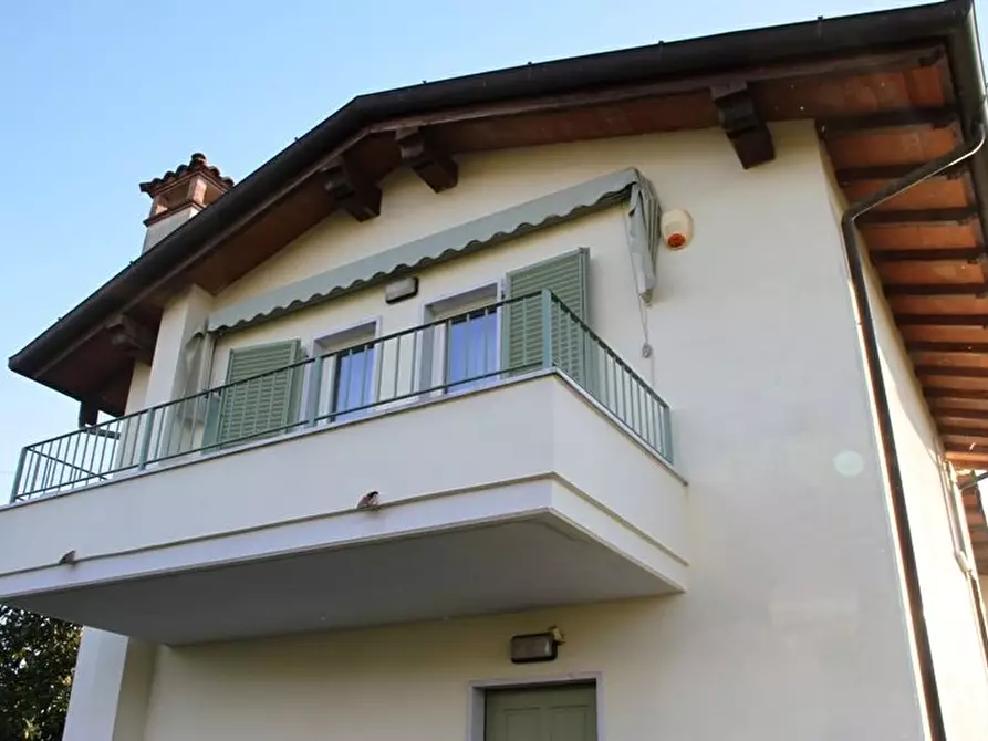 Immagine 5 di Casa trifamiliare in vendita  a Massa