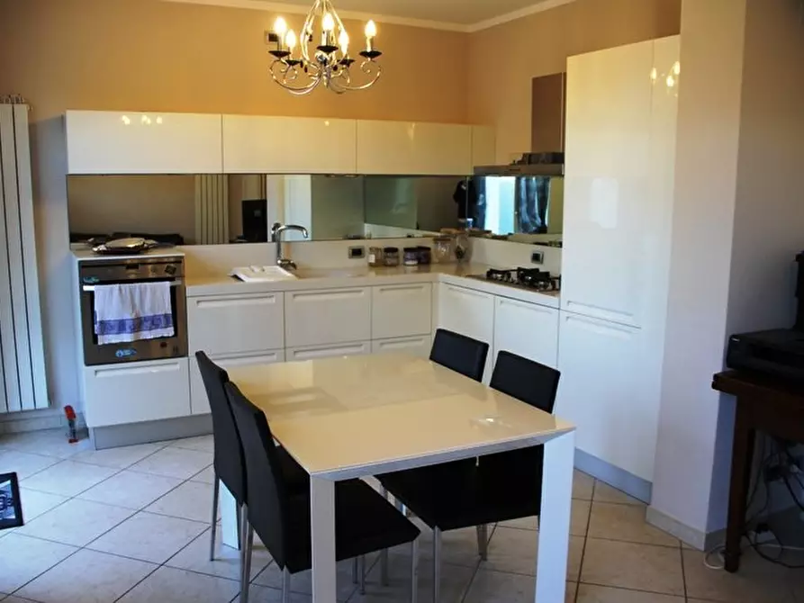 Immagine 2 di Casa trifamiliare in vendita  a Massa