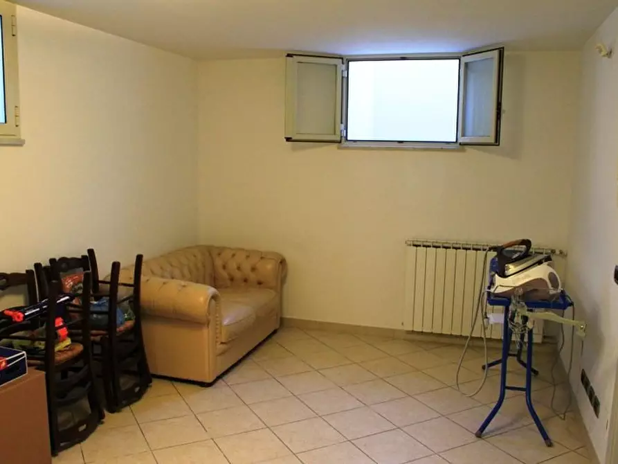 Immagine 15 di Casa trifamiliare in vendita  a Massa