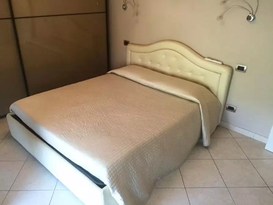 Immagine 9 di Casa trifamiliare in vendita  a Massa