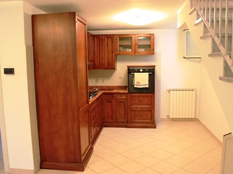 Immagine 3 di Casa trifamiliare in vendita  a Massa