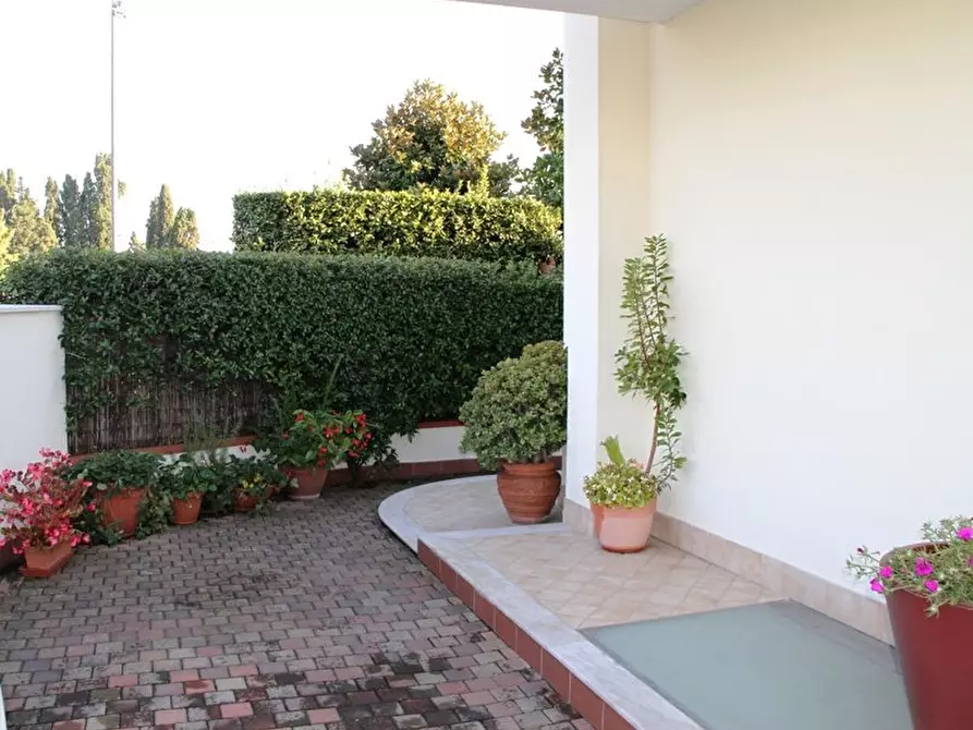 Immagine 7 di Casa trifamiliare in vendita  a Massa