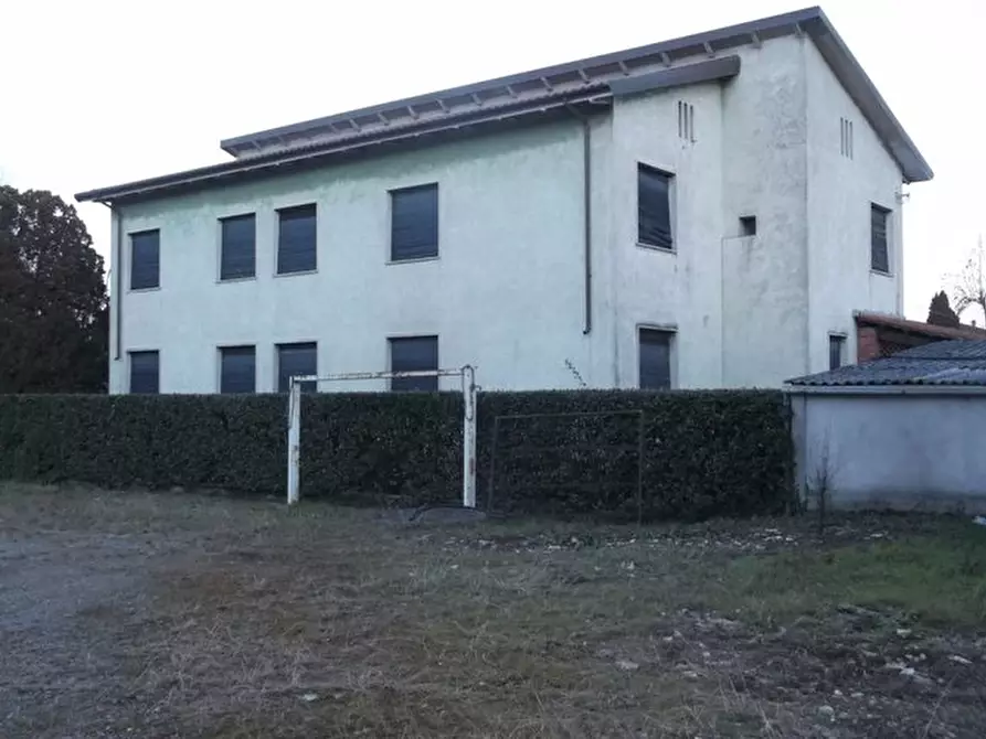 Immagine 1 di Palazzo in affitto  a Lucca