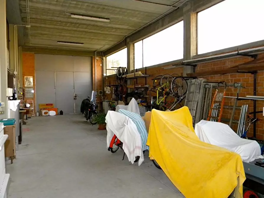 Immagine 20 di Capannone industriale in vendita  a Pisa