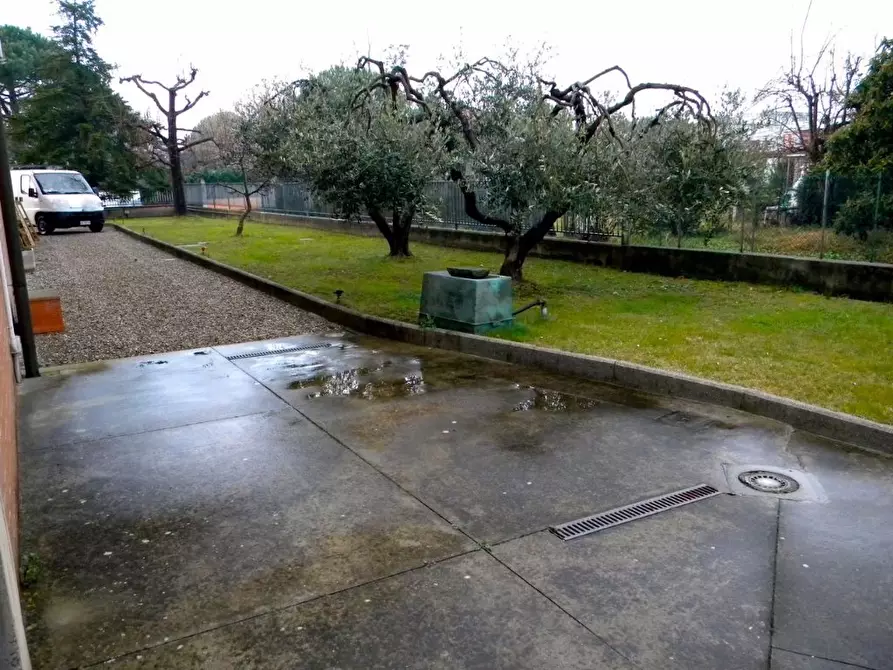 Immagine 3 di Capannone industriale in vendita  a Pisa