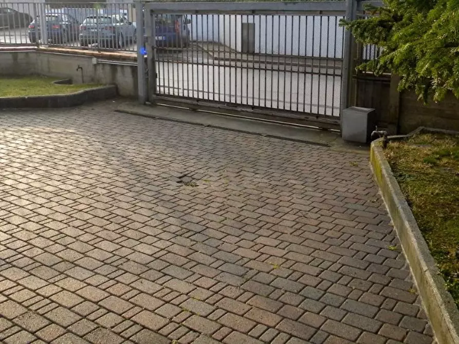 Immagine 2 di Capannone industriale in vendita  a Pisa