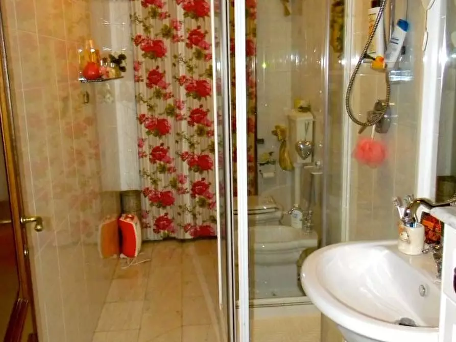 Immagine 5 di Capannone industriale in vendita  a Pisa