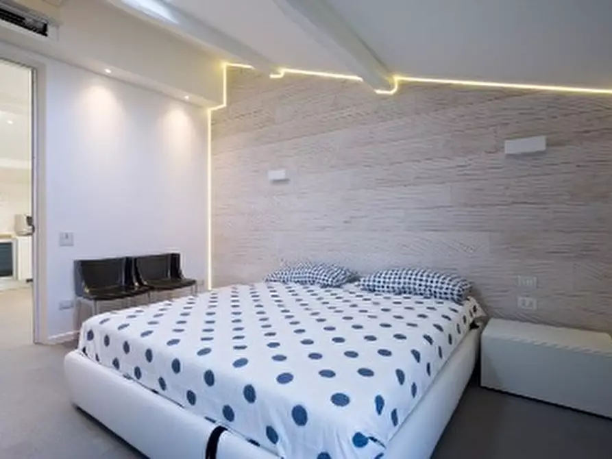 Immagine 9 di Mansarda in vendita  a Forte Dei Marmi