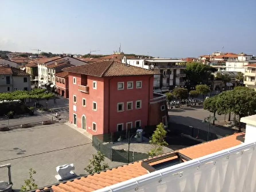Immagine 11 di Mansarda in vendita  a Forte Dei Marmi